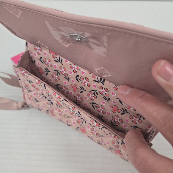Vera Bradley | RFID All in One Crossbody | Felicity Paisley Pink - Picture 6 of 12